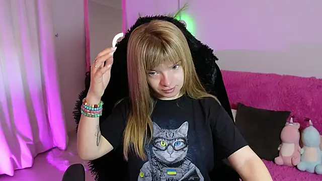 Eva Rosec online show from 11/13/25, 09:19