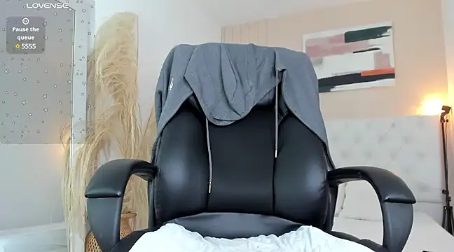 LOISE-XX online show from 01/04/25, 06:52