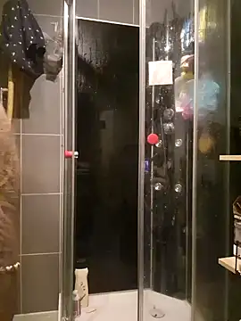 Snapshot of RomWoolf chatting on 01/11/25, 04:48 RomWoolf online show from 01/11/25, 04:48