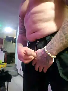 Snapshot of RomWoolf chatting on 01/14/25, 09:51 RomWoolf online show from 01/14/25, 09:51