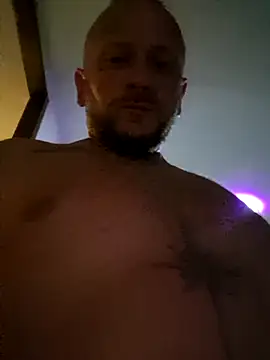 Snapshot of RomWoolf chatting on 09/17/25, 09:38 RomWoolf online show from 09/17/25, 09:38