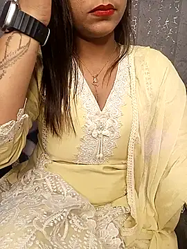Snapshot of Divya_girl chatting on 02/12/25, 08:27 Divya girl online show from 02/12/25, 08:27