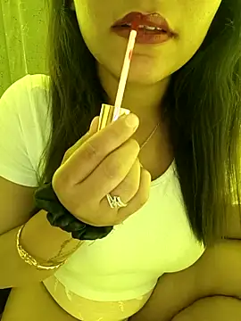 Snapshot of Divya_girl chatting on 03/05/25, 05:39 Divya girl online show from 03/05/25, 05:39