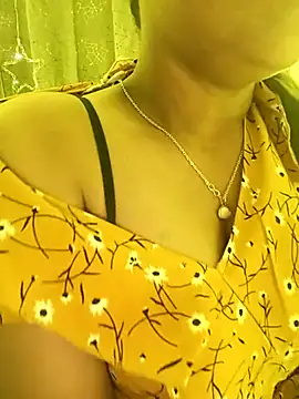 Snapshot of Divya_girl chatting on 03/06/25, 06:26 Divya girl online show from 03/06/25, 06:26