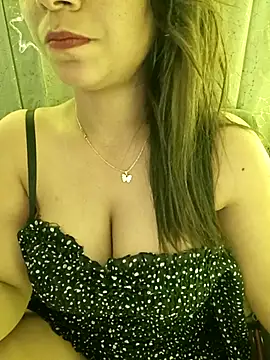 Snapshot of Divya_girl chatting on 03/12/25, 07:13 Divya girl online show from 03/12/25, 07:13