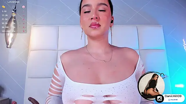 danii hill  online show from 09/11/25, 04:34