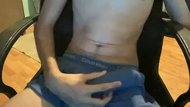 Snapshot of youngsexylad chatting on 10/13/25, 10:32 youngsexylad online show from 10/13/25, 10:32