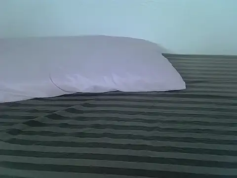 laetitia  online show from 10/12/25, 10:58