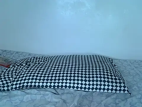 laetitia  online show from 10/18/25, 01:08