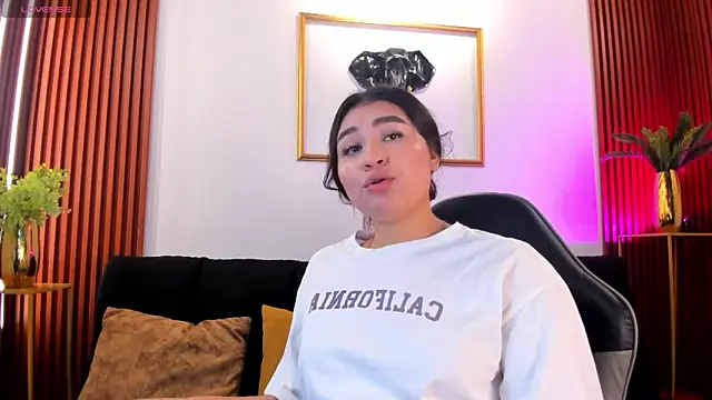 Snapshot of Zayda_1 chatting on 10/06/25, 08:50 Zayda 1 online show from 10/06/25, 08:50