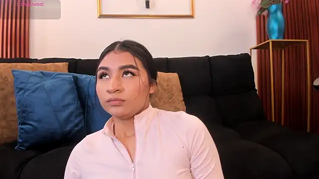 Snapshot of Zayda_1 chatting on 10/17/25, 08:00 Zayda 1 online show from 10/17/25, 08:00