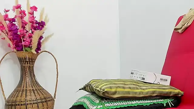 Snapshot of Latin_Mature975 chatting on 10/10/25, 07:51 Latin Mature975 online show from 10/10/25, 07:51