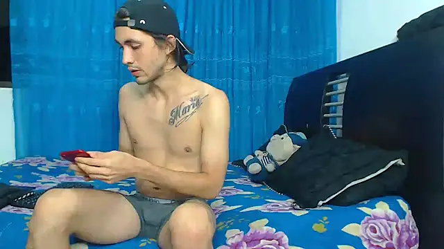 Snapshot of Hot_Sharks_ chatting on 09/30/25, 07:46 Hot Sharks online show from 09/30/25, 07:46