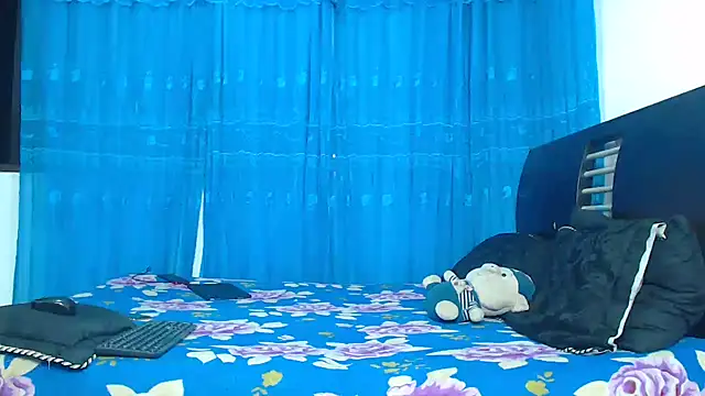 Snapshot of Hot_Sharks_ chatting on 10/16/25, 10:27 Hot Sharks online show from 10/16/25, 10:27