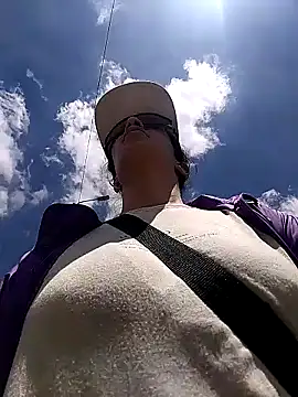 Snapshot of rebekka_simpson chatting on 11/08/25, 04:18 rebekka simpson online show from 11/08/25, 04:18