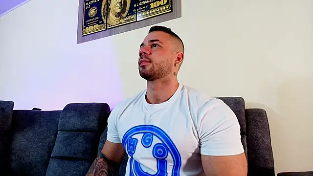 Snapshot of JeremyLowe chatting on 10/20/25, 07:03 JeremyLowe online show from 10/20/25, 07:03