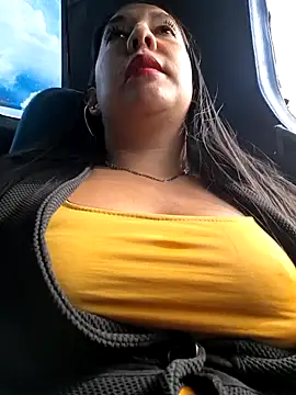 Snapshot of Bella_keny chatting on 12/16/24, 08:05 Bella keny online show from 12/16/24, 08:05