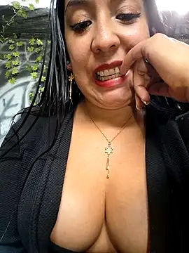 Snapshot of Bella_keny chatting on 01/06/25, 07:45 Bella keny online show from 01/06/25, 07:45