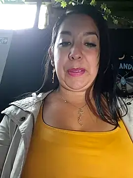 Snapshot of Bella_keny chatting on 02/11/25, 07:38 Bella keny online show from 02/11/25, 07:38