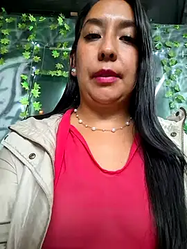 Snapshot of Bella_keny chatting on 02/13/25, 10:22 Bella keny online show from 02/13/25, 10:22