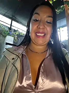 Snapshot of Bella_keny chatting on 02/15/25, 10:21 Bella keny online show from 02/15/25, 10:21