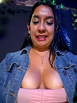 Snapshot of Bella_keny chatting on 03/04/25, 11:00 Bella keny online show from 03/04/25, 11:00