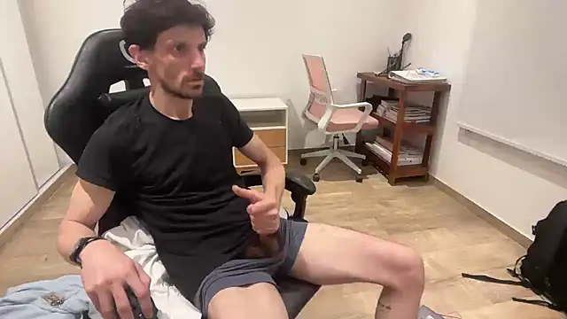 Snapshot of nicolaaaaas chatting on 10/06/25, 09:07 nicolaaaaas online show from 10/06/25, 09:07