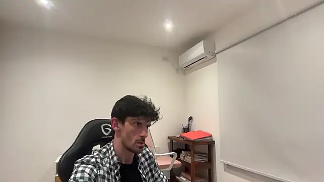 Snapshot of nicolaaaaas chatting on 10/08/25, 06:22 nicolaaaaas online show from 10/08/25, 06:22