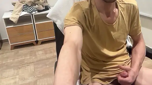 Snapshot of nicolaaaaas chatting on 10/09/25, 06:44 nicolaaaaas online show from 10/09/25, 06:44