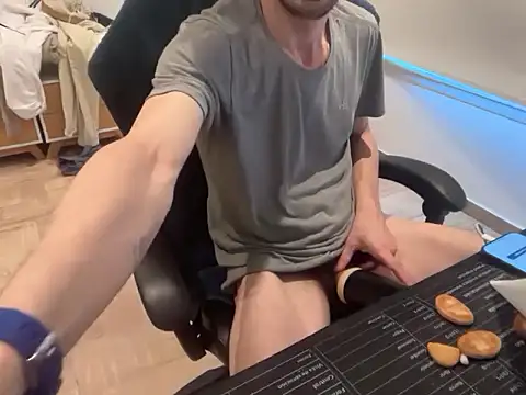 Snapshot of nicolaaaaas chatting on 10/14/25, 08:31 nicolaaaaas online show from 10/14/25, 08:31