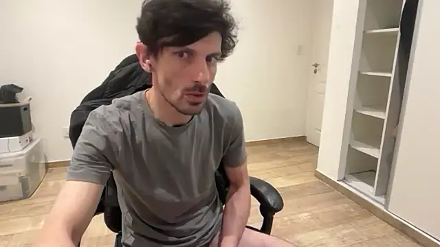 Snapshot of nicolaaaaas chatting on 11/08/25, 09:53 nicolaaaaas online show from 11/08/25, 09:53