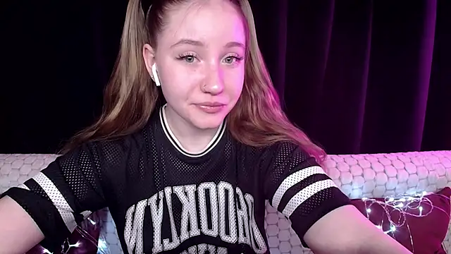 SindiWatsoon online show from 12/19/24, 03:52