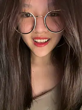 Snapshot of Krixxi22 chatting on 10/07/25, 04:15 Krixxi22 online show from 10/07/25, 04:15