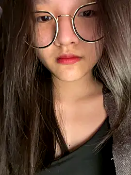 Snapshot of Krixxi22 chatting on 10/10/25, 04:28 Krixxi22 online show from 10/10/25, 04:28