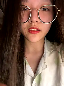 Snapshot of Krixxi22 chatting on 10/17/25, 03:25 Krixxi22 online show from 10/17/25, 03:25