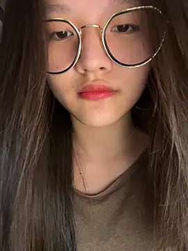 Snapshot of Krixxi22 chatting on 10/21/25, 02:29 Krixxi22 online show from 10/21/25, 02:29