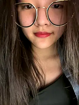 Snapshot of Krixxi22 chatting on 10/22/25, 04:40 Krixxi22 online show from 10/22/25, 04:40