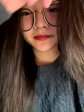 Snapshot of Krixxi22 chatting on 10/24/25, 04:03 Krixxi22 online show from 10/24/25, 04:03