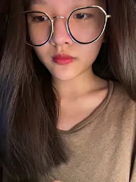 Snapshot of Krixxi22 chatting on 10/26/25, 04:24 Krixxi22 online show from 10/26/25, 04:24