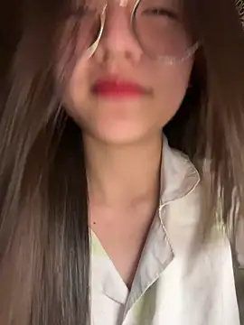 Snapshot of Krixxi22 chatting on 10/27/25, 02:32 Krixxi22 online show from 10/27/25, 02:32