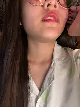 Snapshot of Krixxi22 chatting on 10/31/25, 02:51 Krixxi22 online show from 10/31/25, 02:51