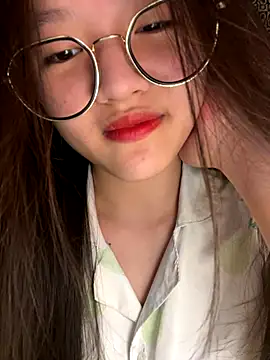 Snapshot of Krixxi22 chatting on 11/04/25, 02:49 Krixxi22 online show from 11/04/25, 02:49