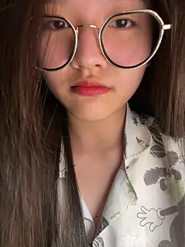 Snapshot of Krixxi22 chatting on 11/06/25, 02:18 Krixxi22 online show from 11/06/25, 02:18