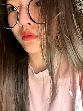 Snapshot of Krixxi22 chatting on 11/07/25, 07:03 Krixxi22 online show from 11/07/25, 07:03