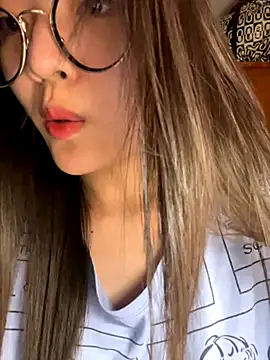 Snapshot of Krixxi22 chatting on 11/12/25, 05:46 Krixxi22 online show from 11/12/25, 05:46