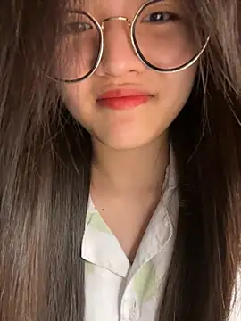 Snapshot of Krixxi22 chatting on 11/15/25, 07:32 Krixxi22 online show from 11/15/25, 07:32