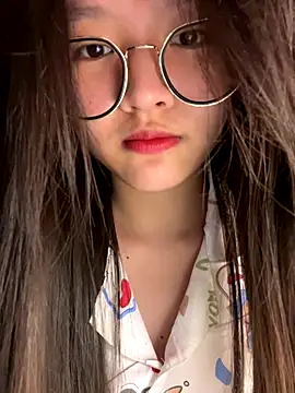 Snapshot of Krixxi22 chatting on 11/17/25, 04:46 Krixxi22 online show from 11/17/25, 04:46