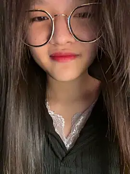 Snapshot of Krixxi22 chatting on 11/19/25, 03:56 Krixxi22 online show from 11/19/25, 03:56