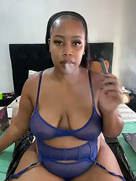 Snapshot of MimiCurves chatting on 01/07/25, 03:33 MimiCurves online show from 01/07/25, 03:33