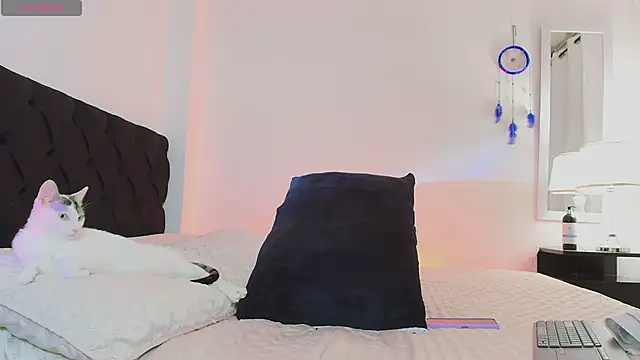 Snapshot of MeganLorensx chatting on 02/09/25, 01:22 MeganLorensx online show from 02/09/25, 01:22